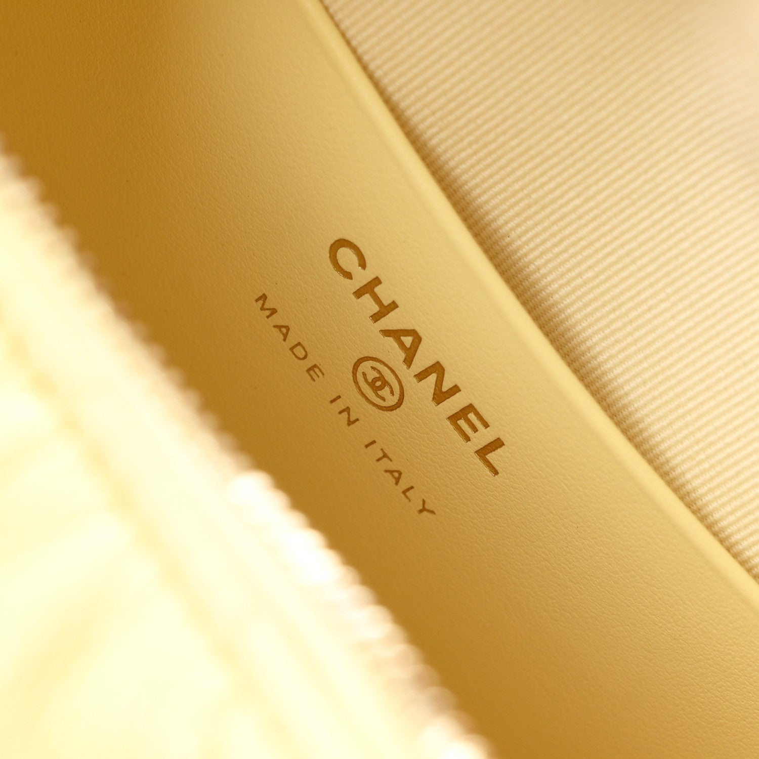Chanel Pochette Hobo trapuntate in caviale con catena giallo chiaro · Foto 6