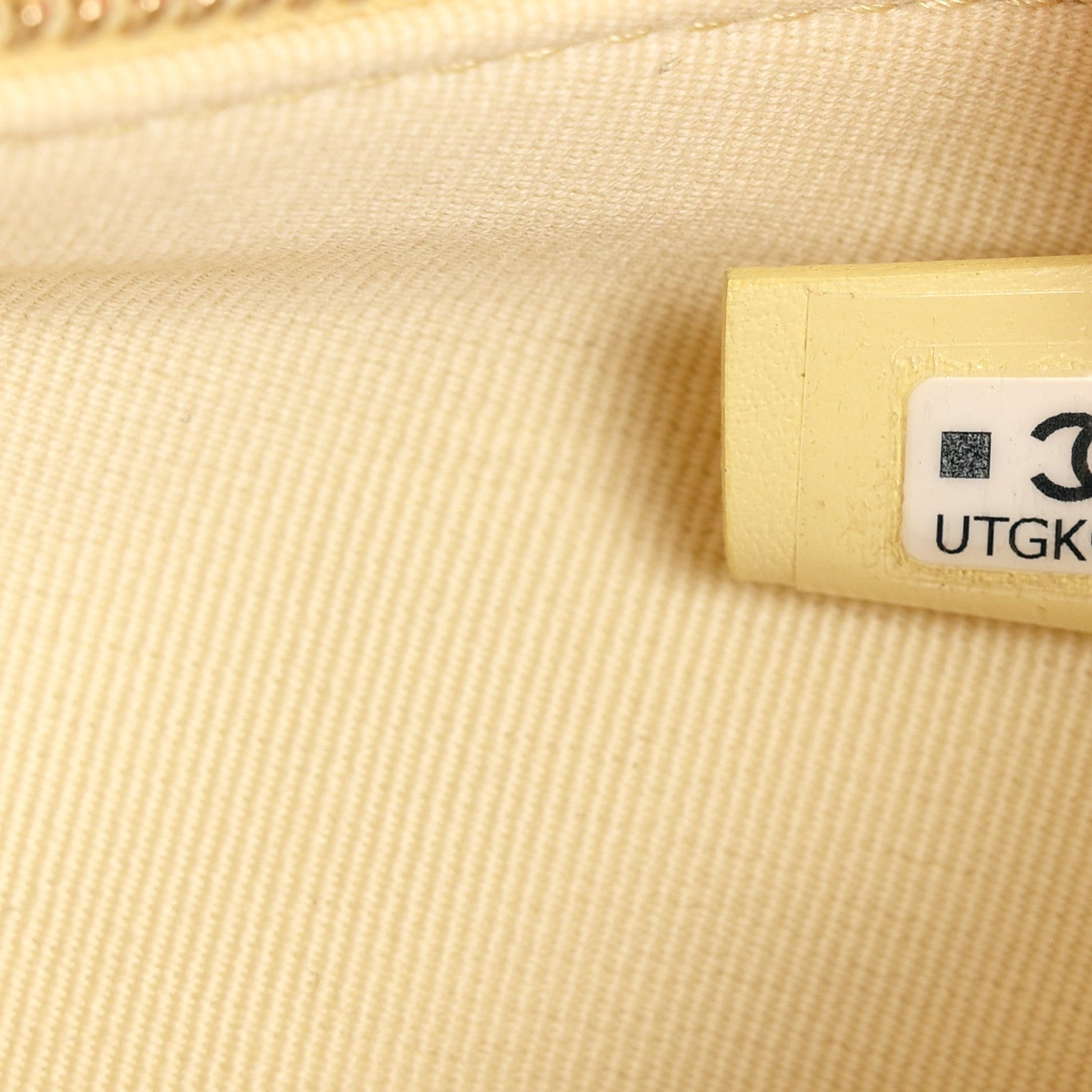 Chanel Pochette Hobo trapuntate in caviale con catena giallo chiaro · Foto 7